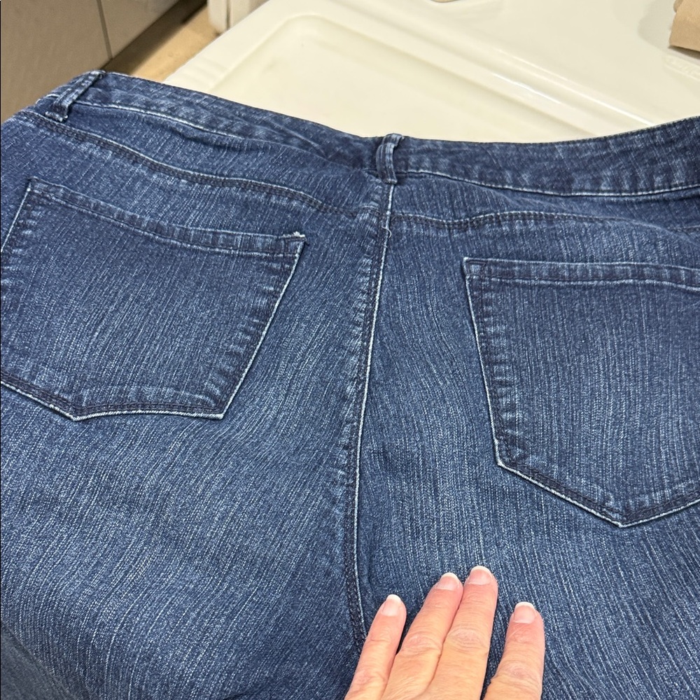 Bermuda Shorts - Picture 6 of 6